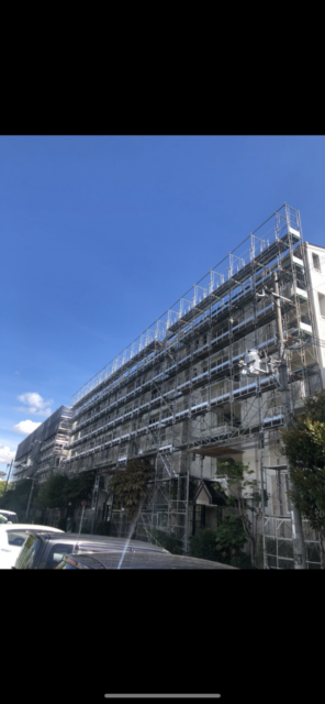 京都府久御山　屋根取り替え用足場　枠組足場先行手摺