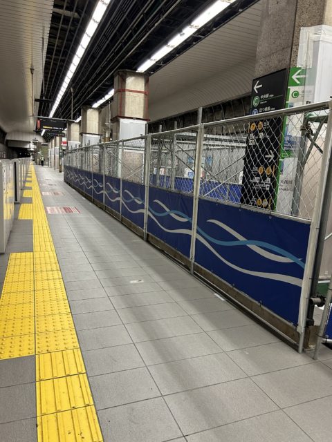 大阪市中央区　本町駅　仮囲い組立夜間工事
