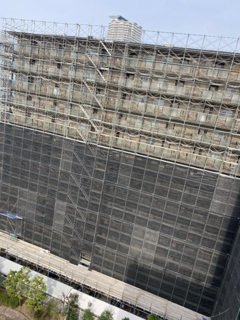 大阪市此花区　大規模修繕工事　枠組足場2