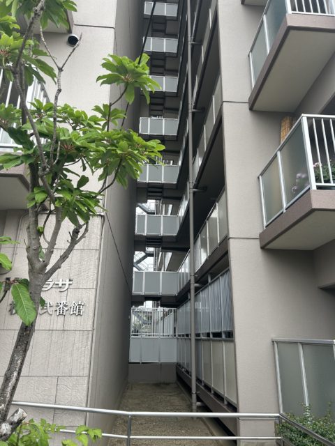 大阪府枚方市　昇降足場組立解体　資材運搬工事