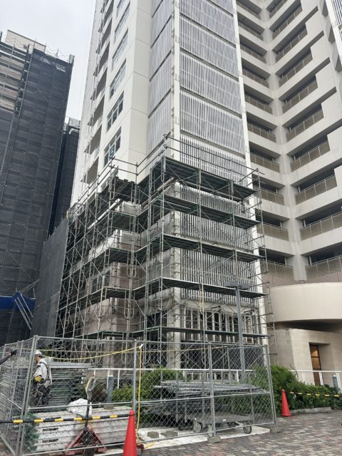 神戸市東灘区大規模修繕工事　着床架台ステージ足場