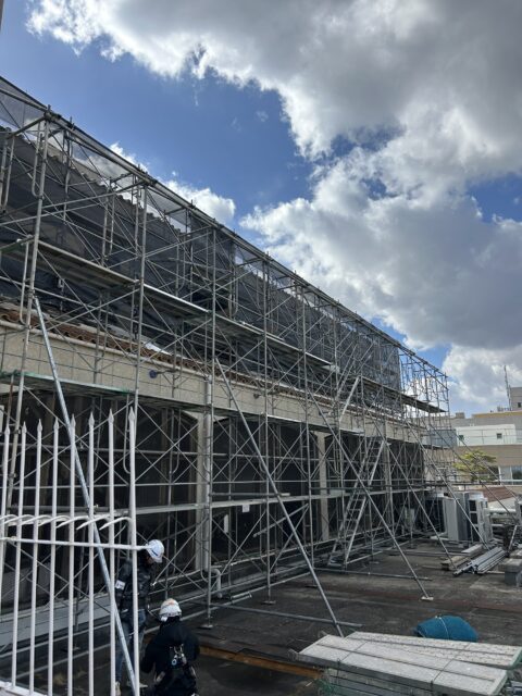 兵庫県西宮市　改修工事　枠組み足場