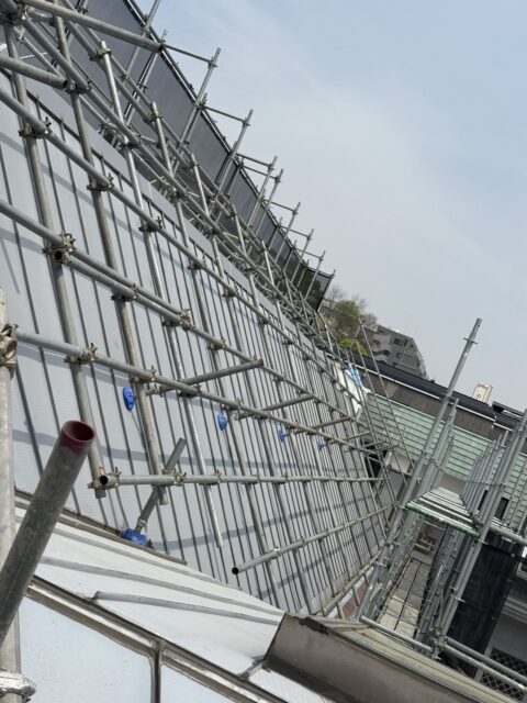 神戸市灘区　教会屋根改修工事　次世代足場(ダーウィン) 単管屋根足場