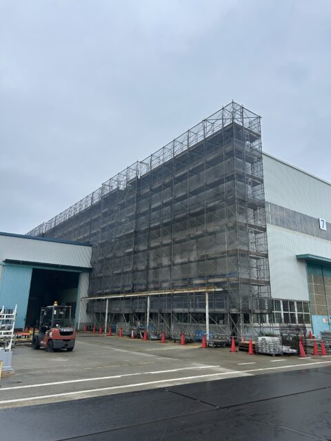 兵庫県明石市　工場外壁張り替え工事　枠組足場